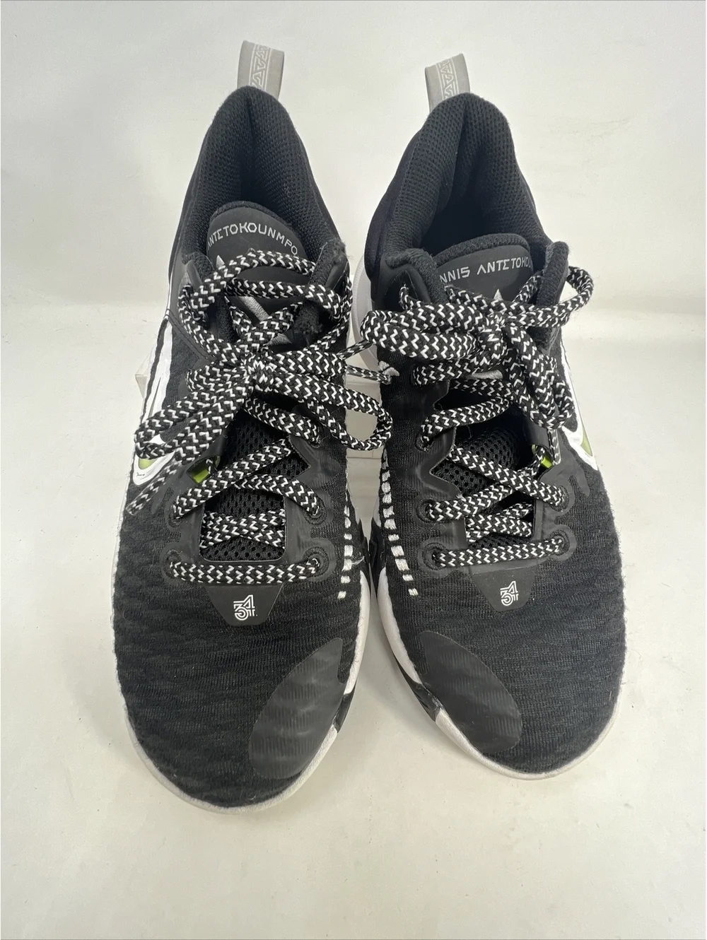 Nike DB6081-010 Giannis Immortality Sneakers Size 4.5 Youth Black & White w/Lime